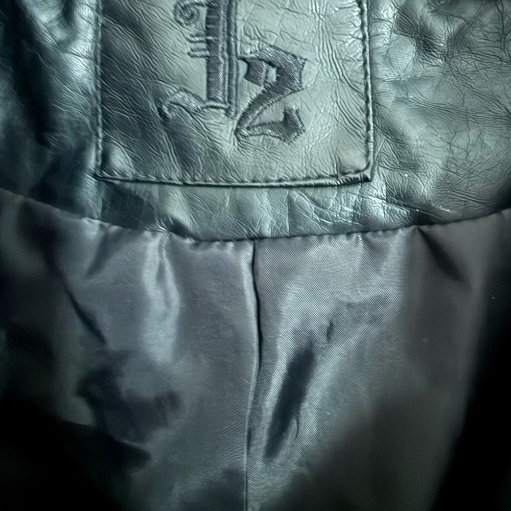 Black Jacket - Picture 4 of 11